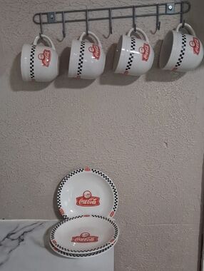 Coca-Cola 'Gibson' Checkered Diner Style Mugs (4) N Plates (3)